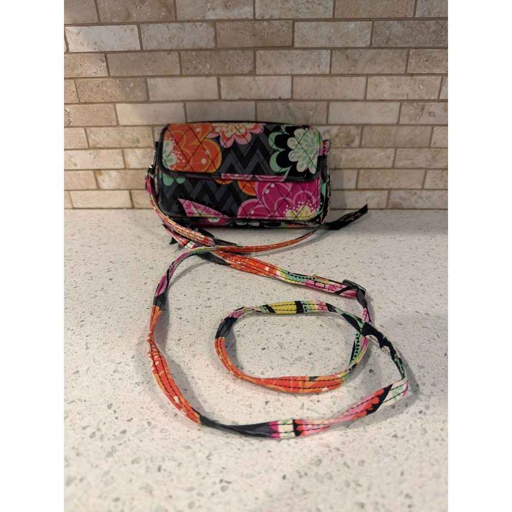 Vera Bradley Quilted Wristlet Wallet Crossbody Floral Geometric Multi Color‎